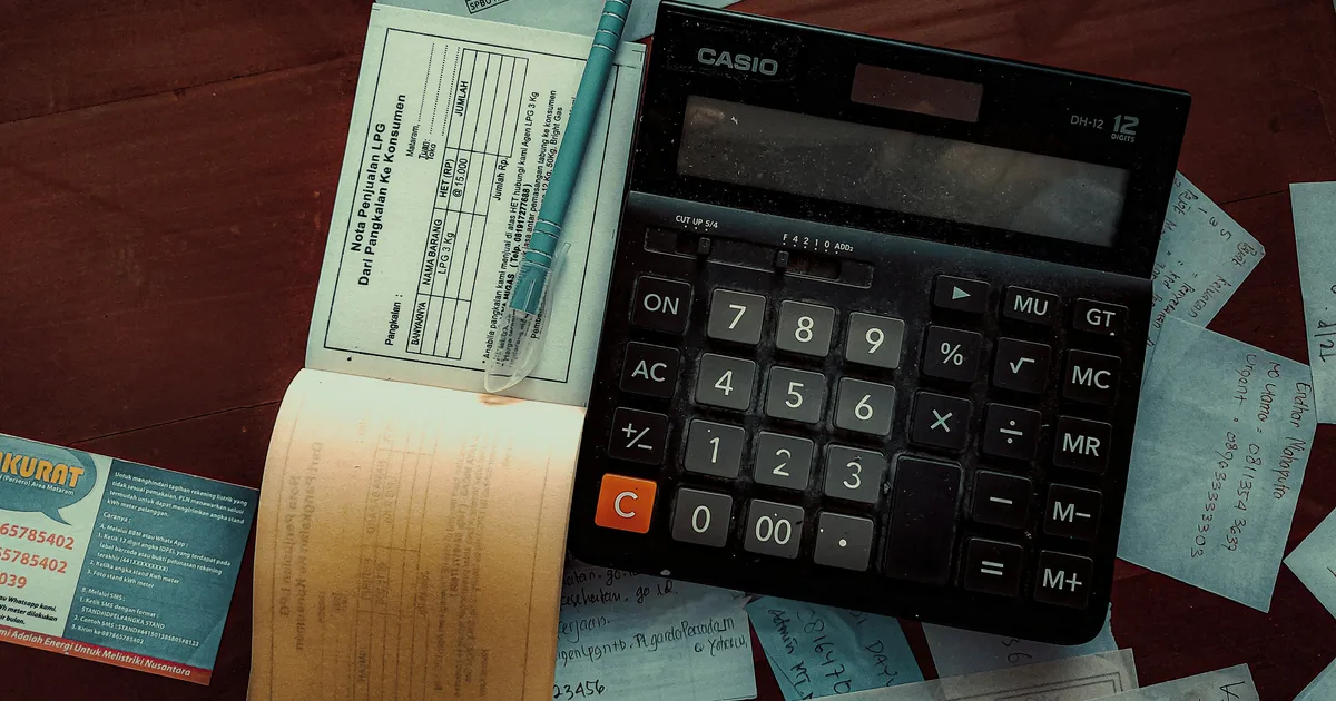 Bookkeeper helping a Victorian small-business owner organise a catch-up bookkeeping backlog